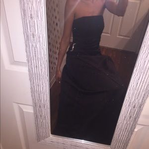 Selling a black bridesmaid dress